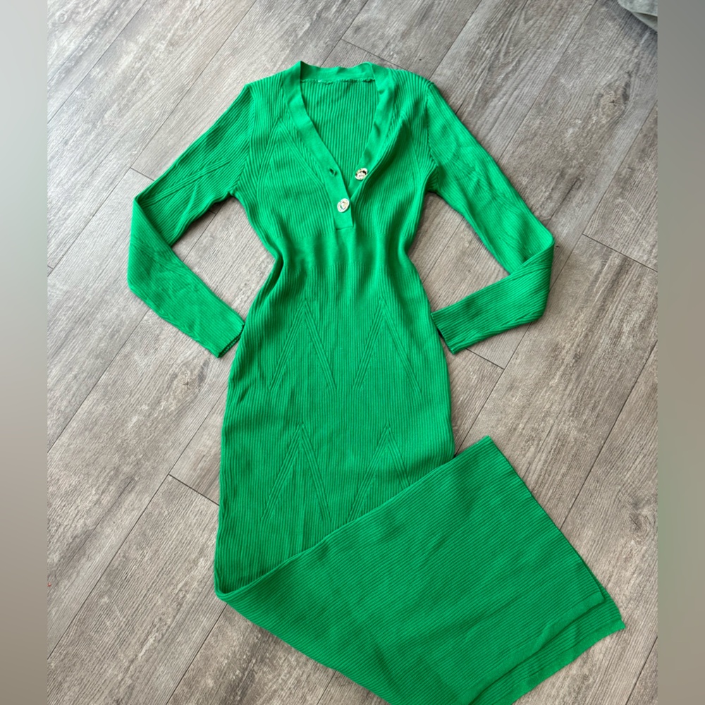 FINAL SALE✨

🌸BOUTIQUE pine green dress ✨ - Picture 9 of 15